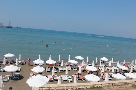 Playa privada, sillas reclinables de playa, sombrillas. Sunprime Dogan Side Beach - Adults Only