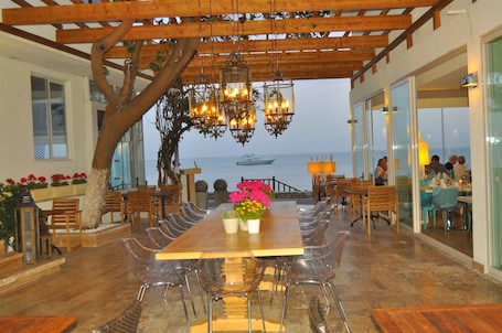 2 restaurantes; se sirve desayuno, almuerzo y cena; cocina internacional. Sunprime Dogan Side Beach - Adults Only