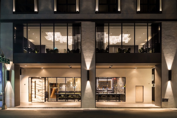 住宿正面 (夜晚)