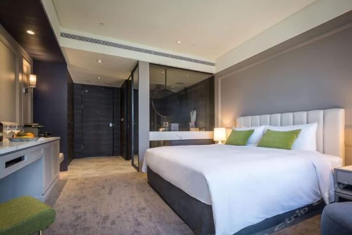 In-room safe, desk, laptop workspace, free cribs/infant beds