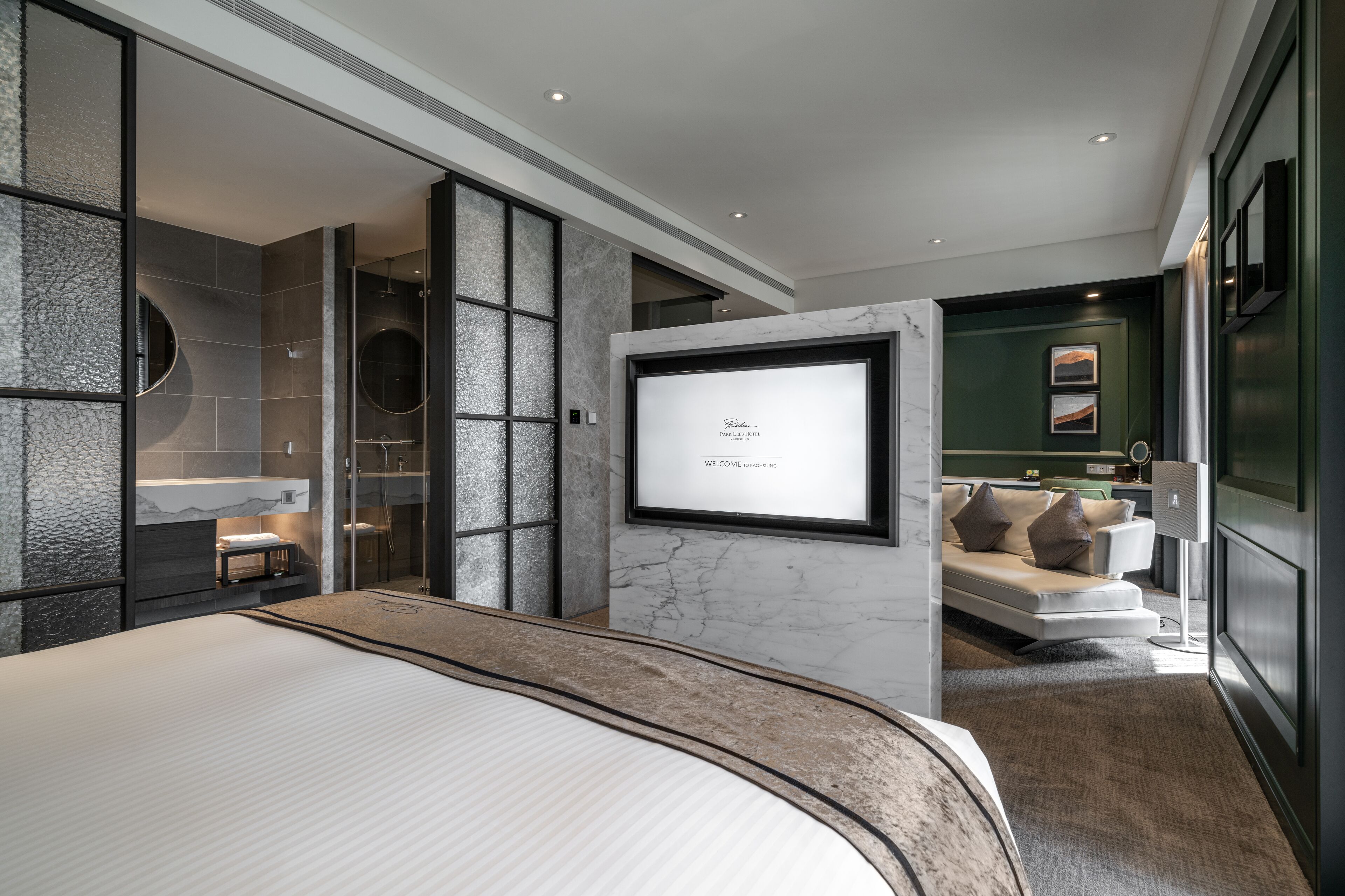 Suite | In-room safe, desk, laptop workspace, free cribs/infant beds