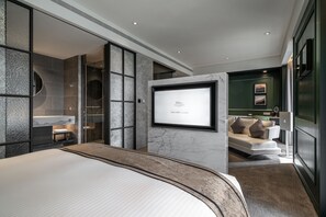 Suite | In-room safe, desk, laptop workspace, free cribs/infant beds - Park Lees Hotel (Kaohsiung)