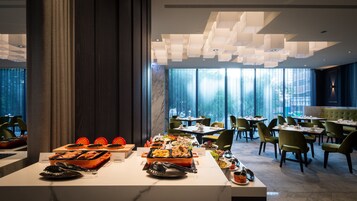 매일 셀프 서비스 아침 식사 유료