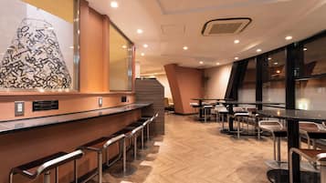 Tägliches Frühstücksbuffet (1200 JPY pro Person)