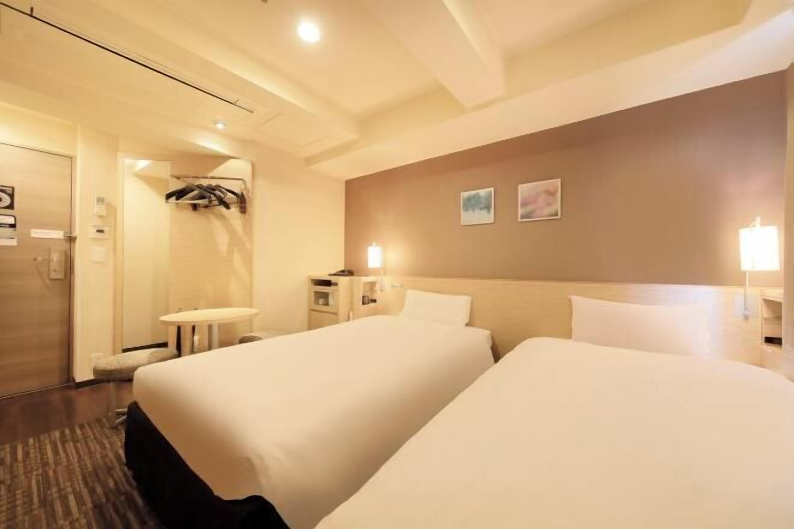 Down duvets, free WiFi, bed sheets