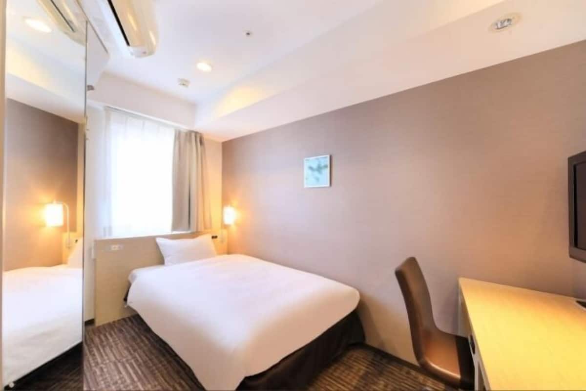 Down duvets, free WiFi, bed sheets