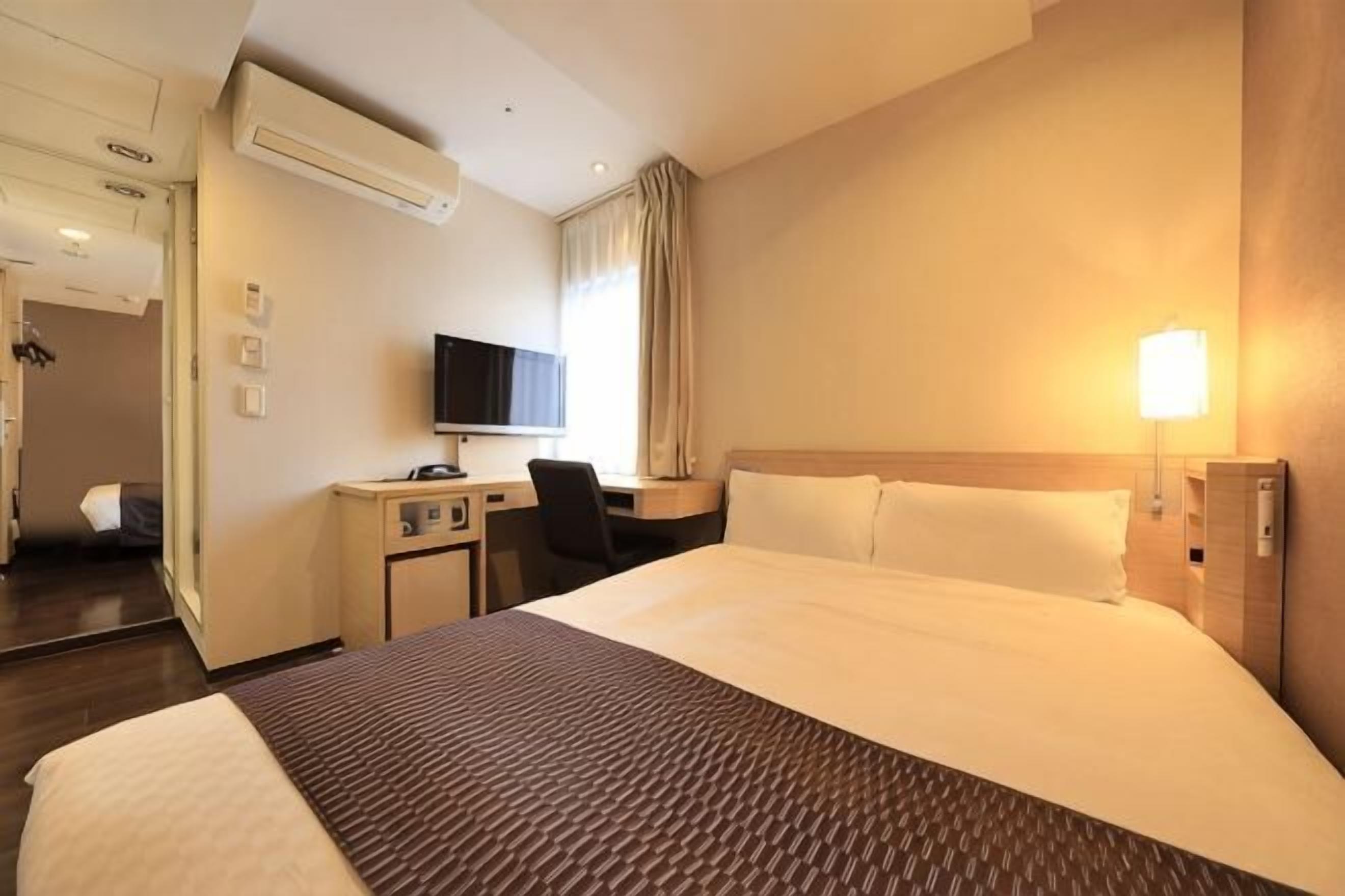 Edredones de plumas, wifi gratis, ropa de cama