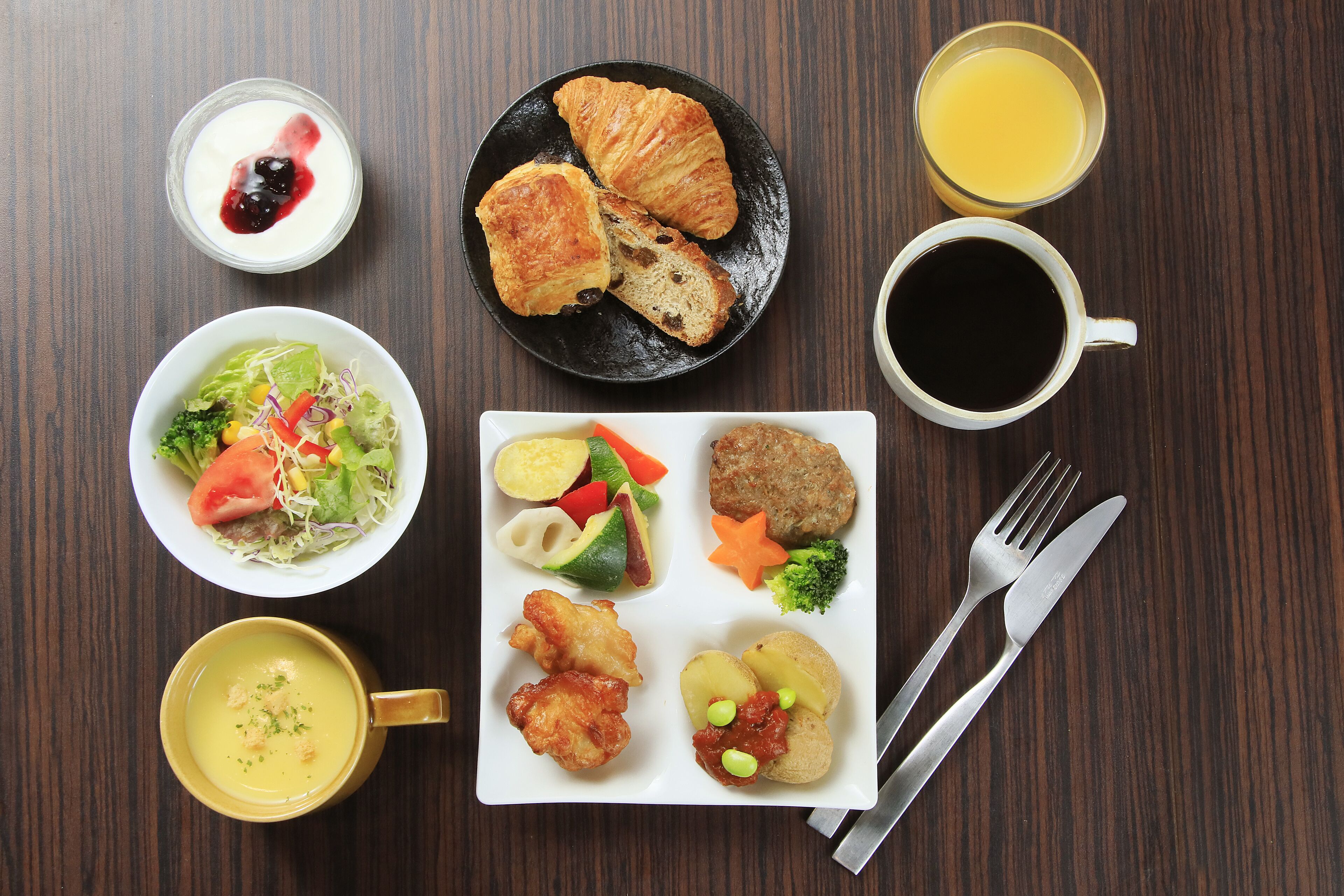 daily buffet breakfast (jpy 1200 per person)