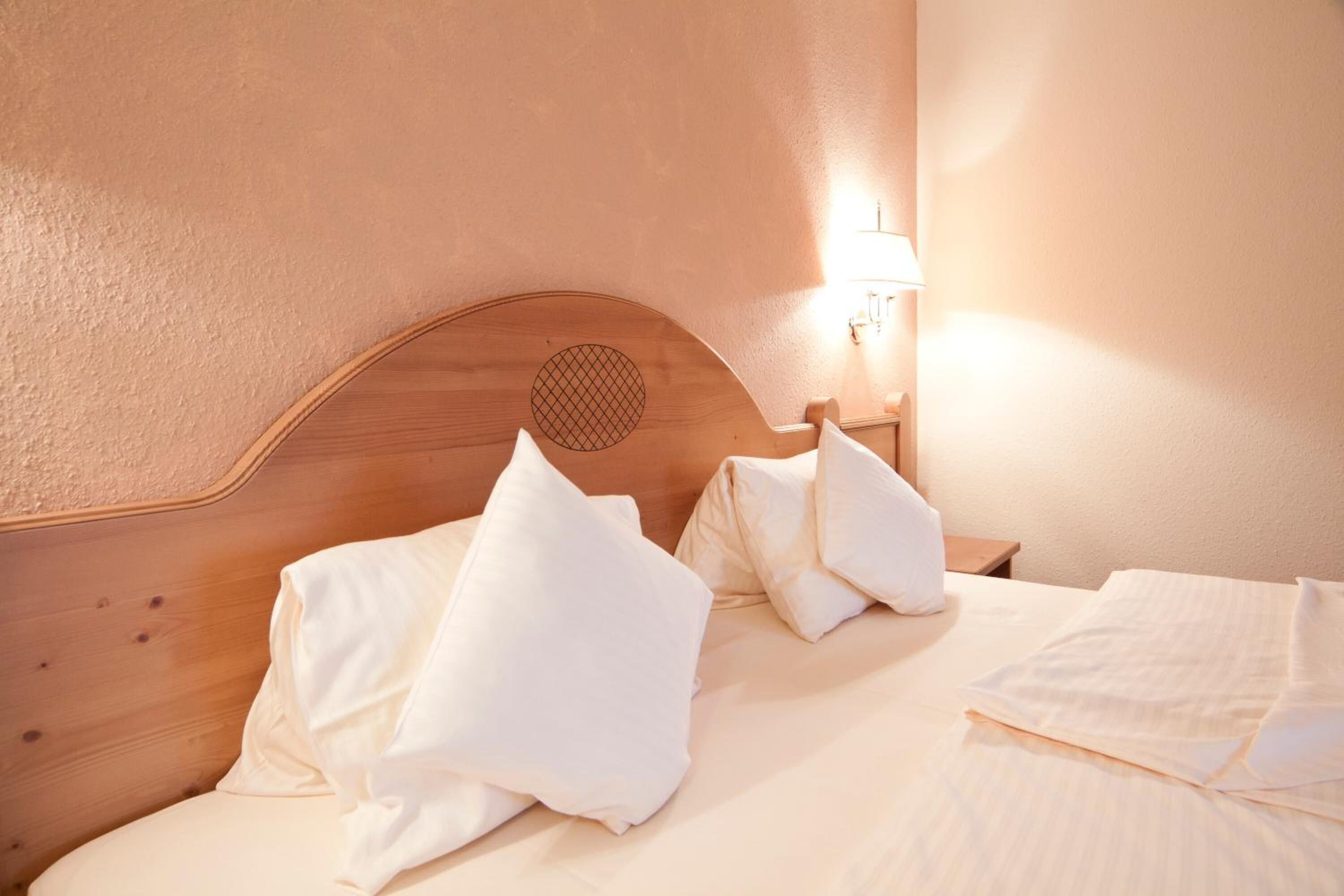 hypo-allergenic bedding, in-room safe, desk, blackout curtains