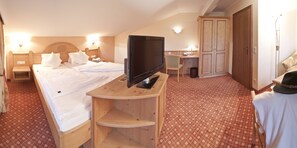 Junior-Suite, 1 Schlafzimmer, Balkon | Allergikerbettwaren, Zimmersafe, Schreibtisch, Verdunkelungsvorhänge