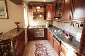 Apartment, Balcony | Private kitchen | Freezer