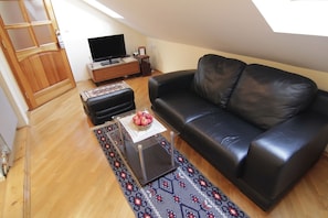 Comfort Loft | Living area | TV - Le Petit Prince (Sarajevo)