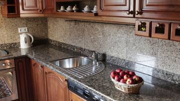 Leilighet, balkong | Eget kjøkken | Fryser