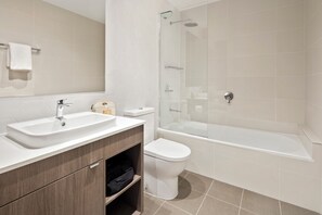 Apartment, 2 Bedrooms | Bathroom | Shower, rainfall showerhead, free toiletries, hair dryer - Quest Eight Mile Plains (Eight Mile Plains)
