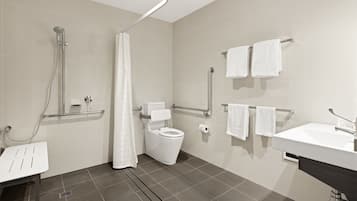 Un baño moderno con ducha, inodoro y lavabo.