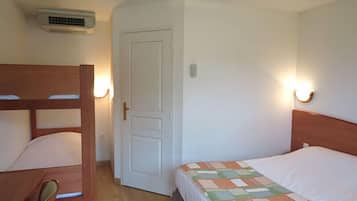 Familienzimmer | Schreibtisch, Verdunkelungsvorhänge, schallisolierte Zimmer