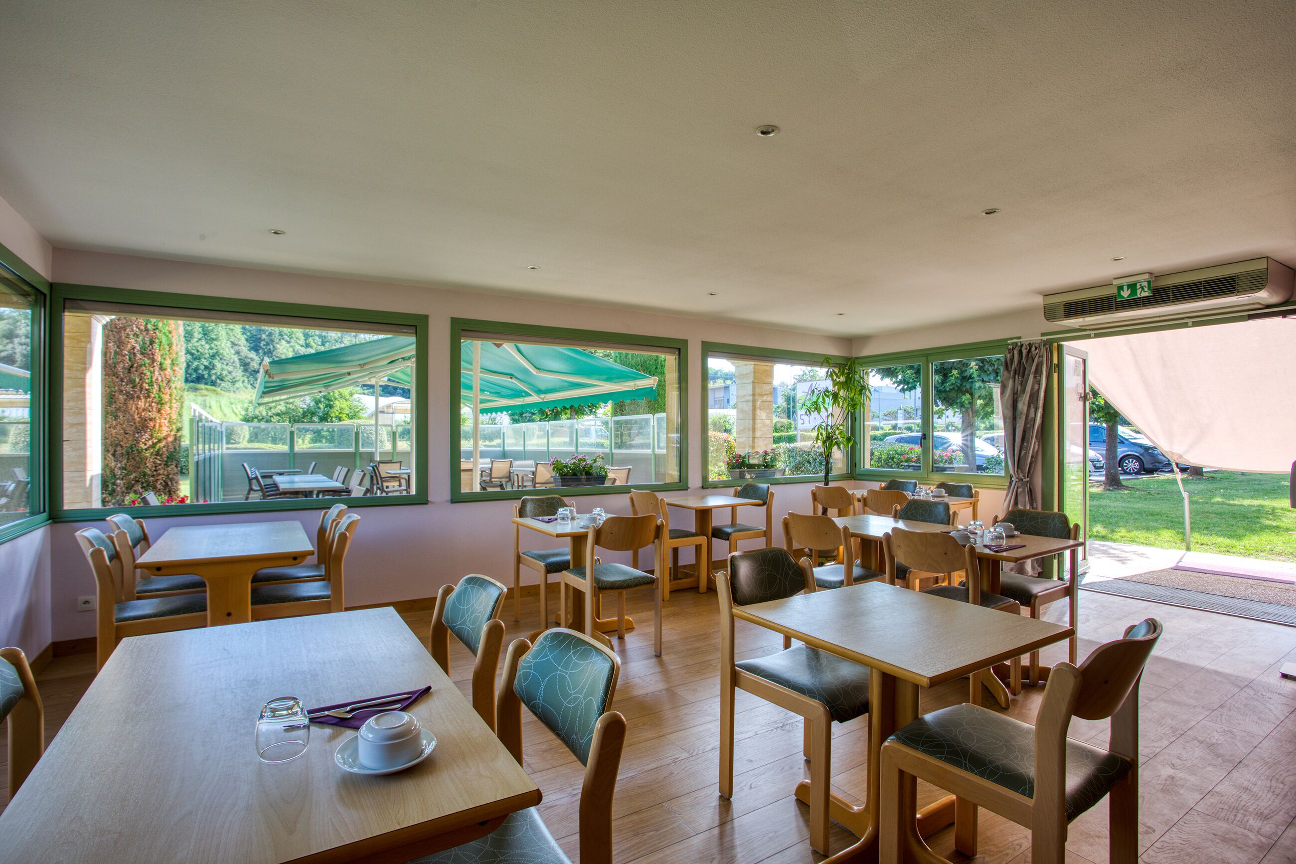 Tägliches Frühstücksbuffet (9.70 EUR pro Person)