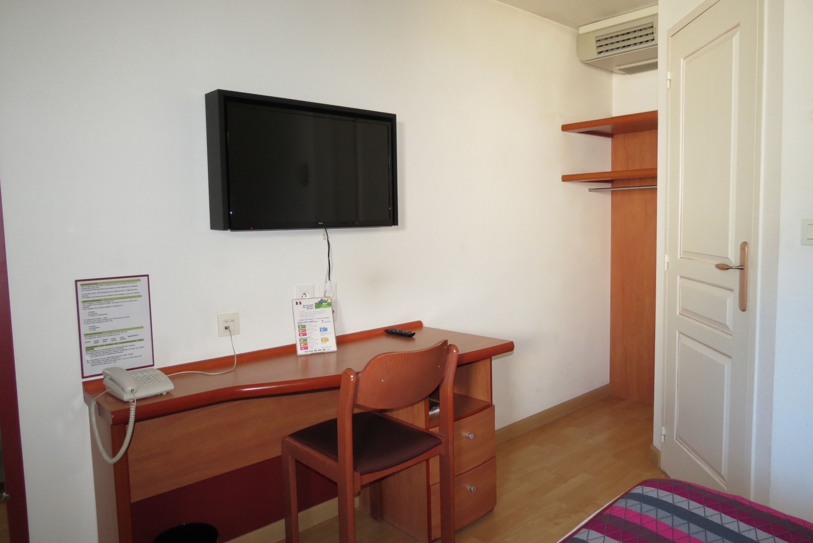 double room | 1 bedroom, desk, blackout curtains, soundproofing