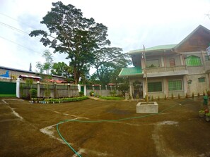 Property grounds - 7P2 Bed and Breakfast (Carmen)