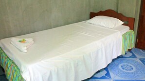 Chambre Simple Économique ( Fan ) | Bureau, Wi-Fi gratuit