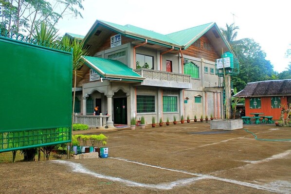 Property grounds - 7P2 Bed and Breakfast (Carmen)