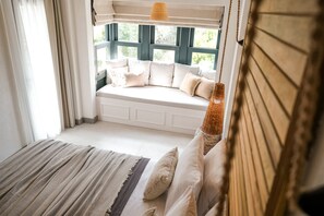 Quarto triplo conforto, vista para a piscina | 1 quarto, ferros/tĂĄbuas de passar roupa, Wi-Fi de cortesia