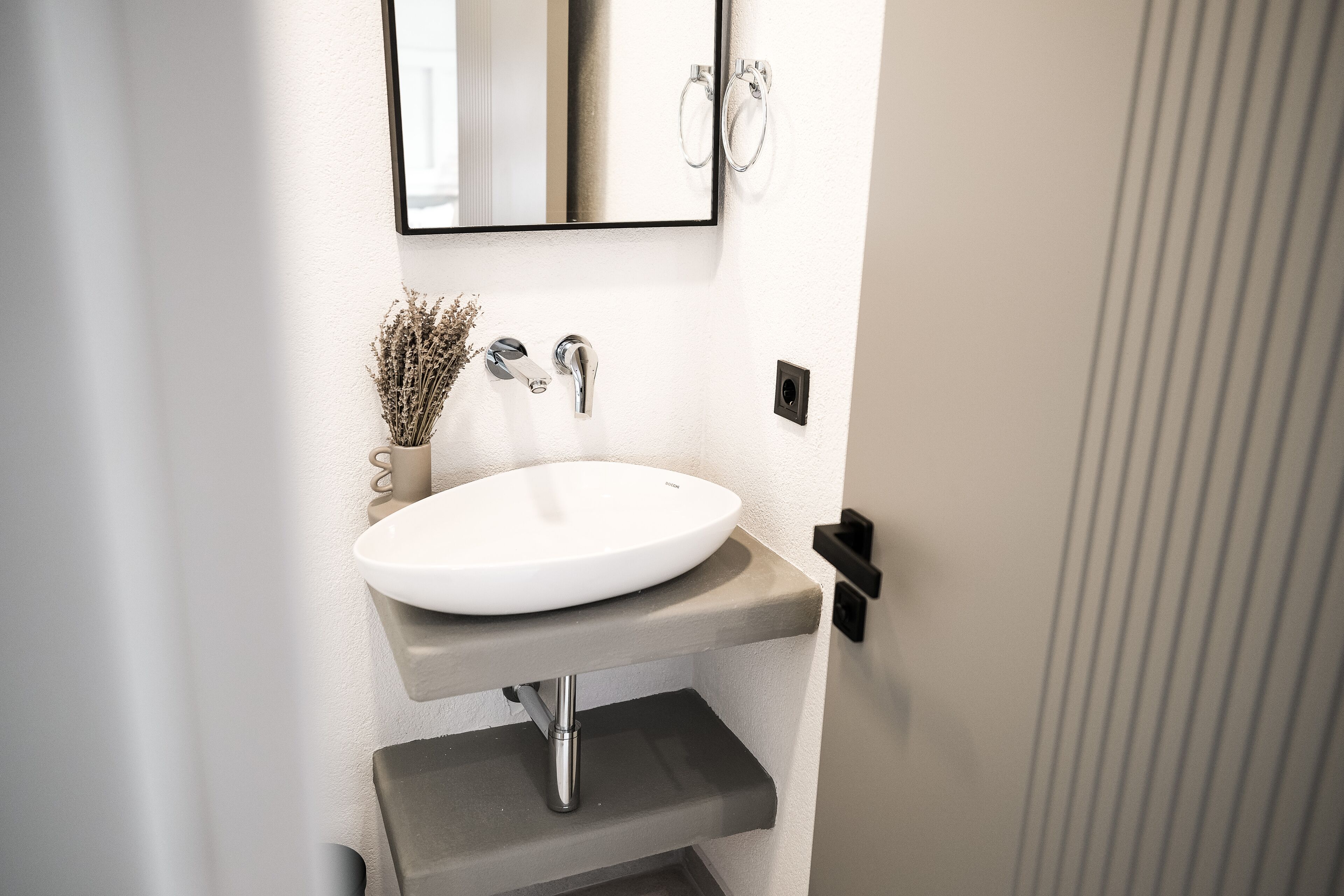 Comfort Triple Room | Bathroom | Shower, free toiletries, hair dryer, bathrobes