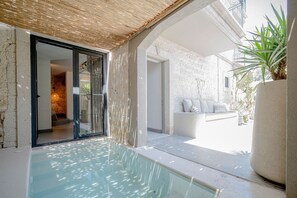 Senior Studio Suite, Private Pool | Living area - Derin Alacati (Cesme)