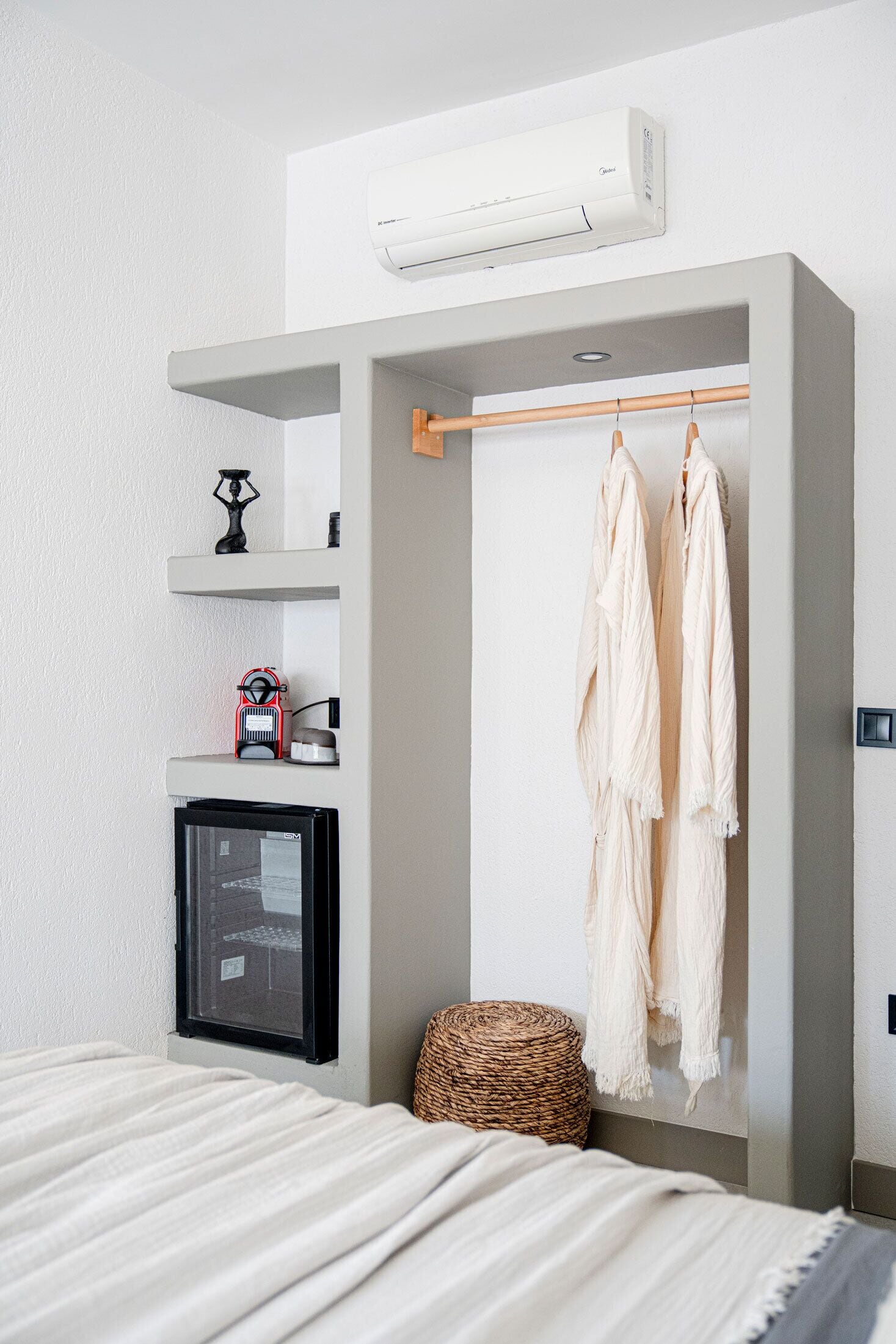 Comfort Room | Iron/ironing board (on request), free WiFi, bed sheets