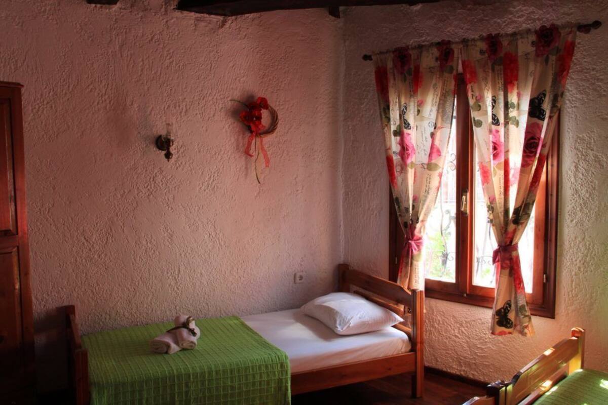 Værelse til 3 personer | Lydisolering, gratis baby-/barnesenge, gratis Wi-Fi, sengetøj