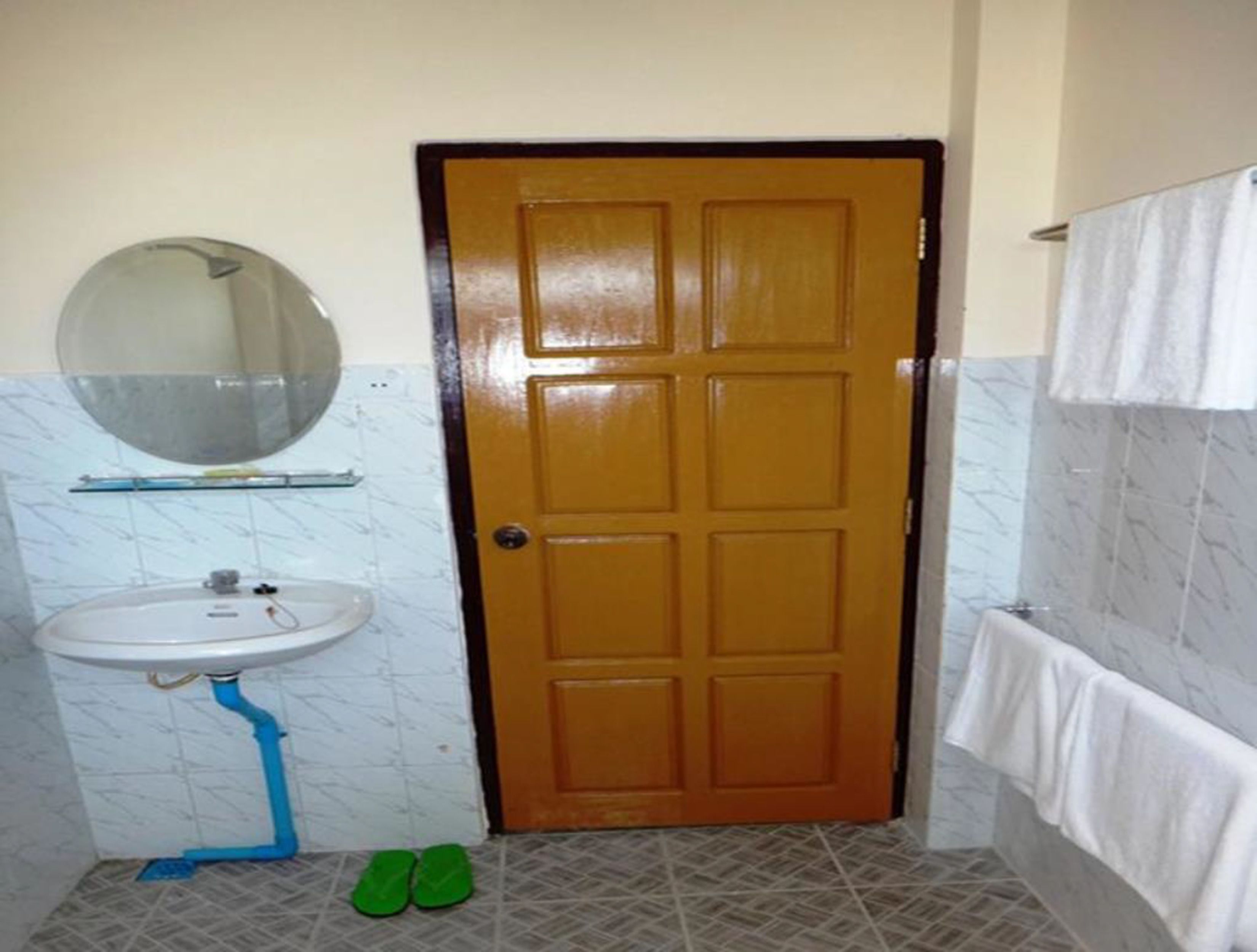 shower, free toiletries, hair dryer, slippers