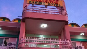 Mặt tiền nơi lưu trú