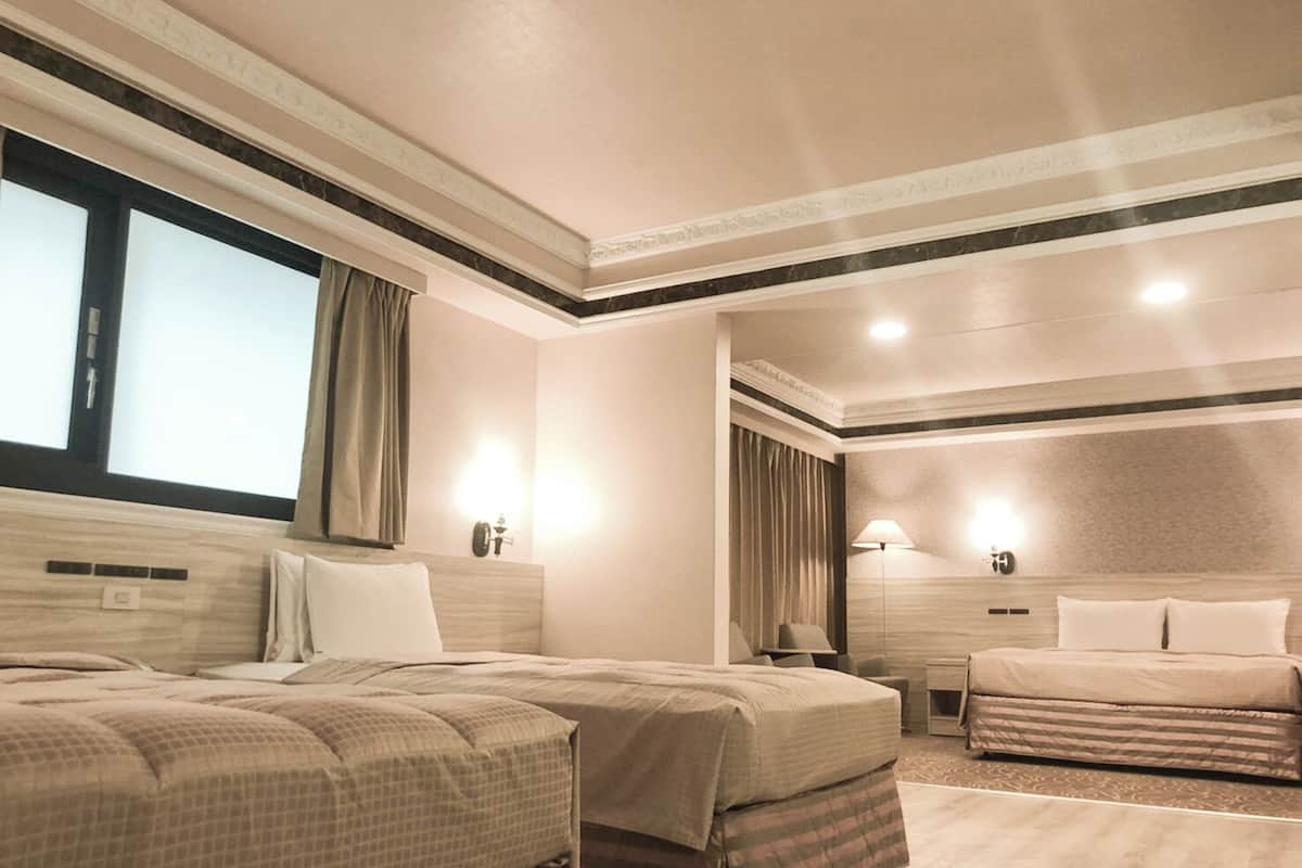 Classic Quadruple Room | Desk, laptop workspace, blackout drapes, soundproofing