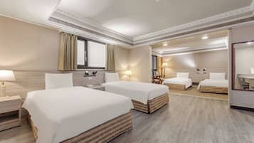 Superior Quadruple Room | Desk, laptop workspace, blackout drapes, soundproofing