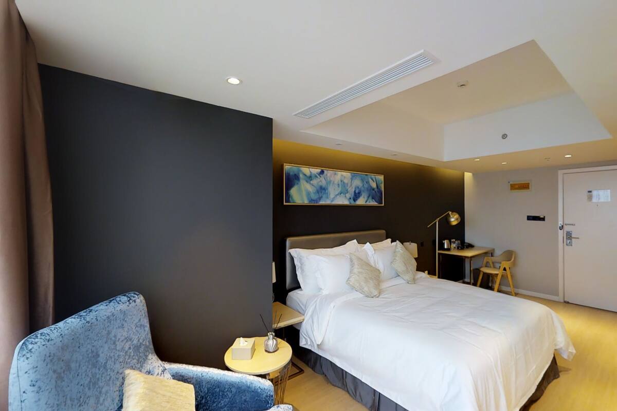 Habitación de lujo, 1 cama matrimonial | Ropa de cama de alta calidad y caja de seguridad en la habitación