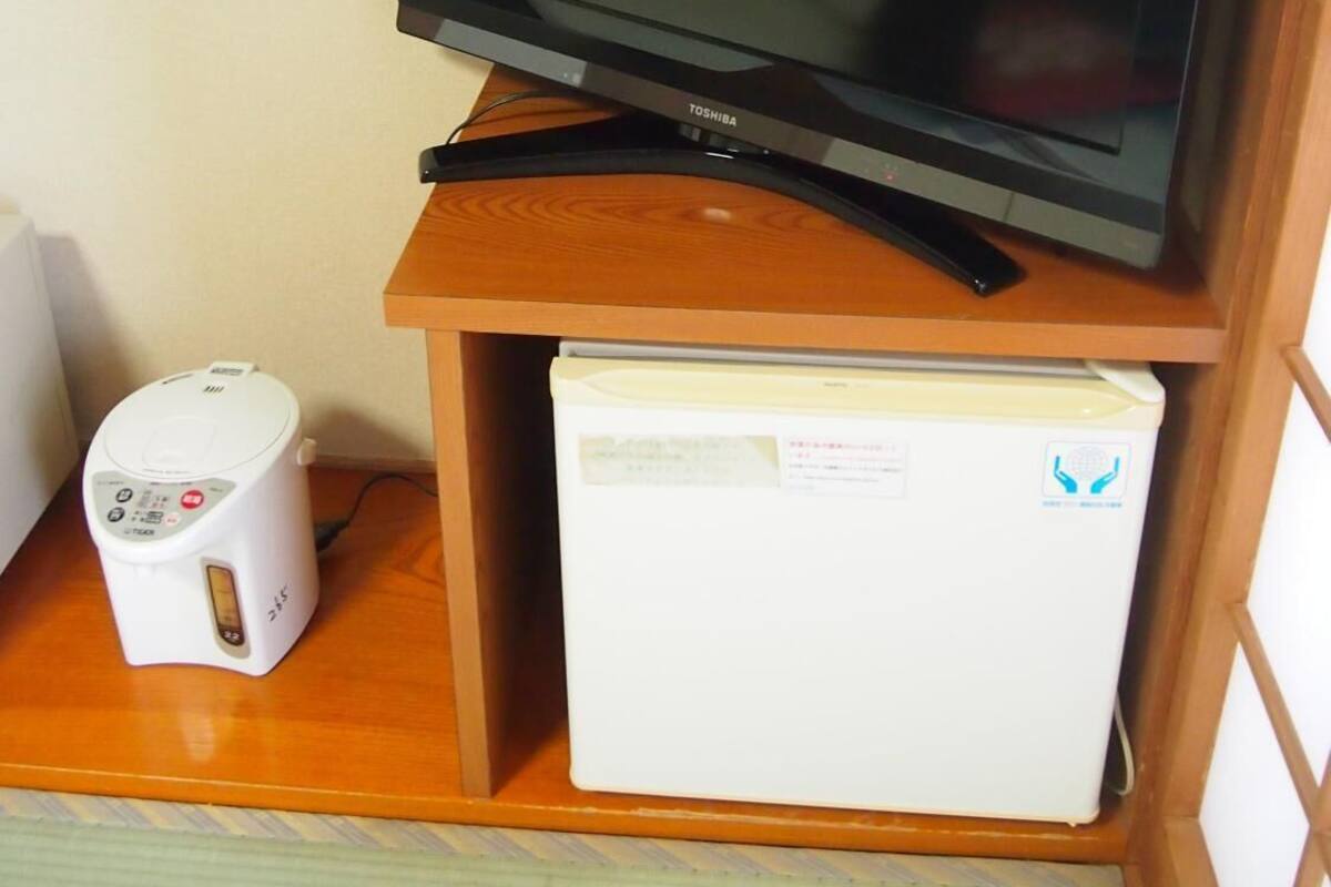 セーフティボックス (室内)、デスク、WiFi (無料)、ベッドシーツ