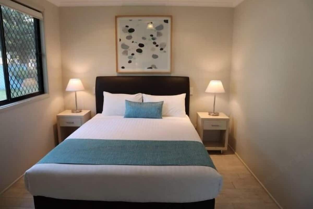 1 bedroom, iron/ironing board, bed sheets