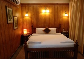 Suite | In-room safe, desk, free WiFi