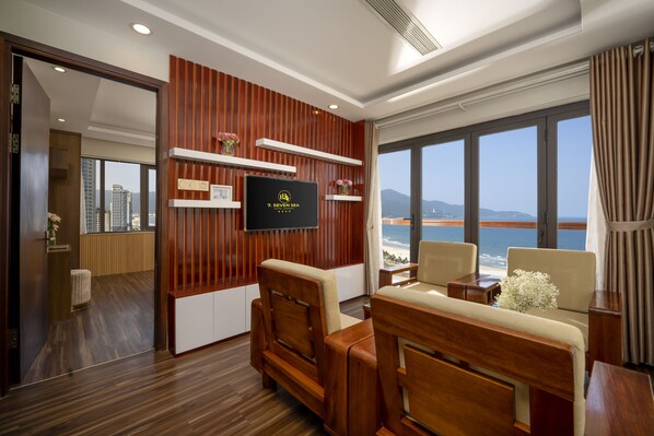 Family Apartment, Beach View | Living area