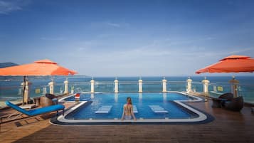 Açık yüzme havuzu