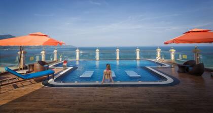 7 Seven Sea Hotel