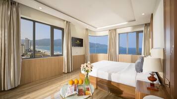 1 quarto, frigobar, cofres nos quartos, escrivaninha