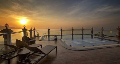 7 Seven Sea Hotel