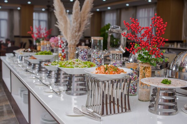 Café da manhã com buffet todos os dias mediante uma taxa