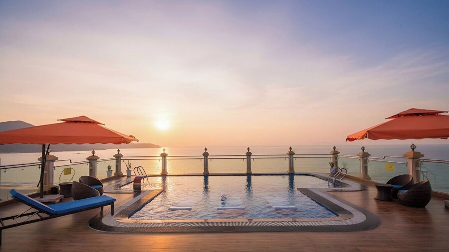 7 Seven Sea Hotel