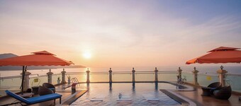 7 Seven Sea Hotel