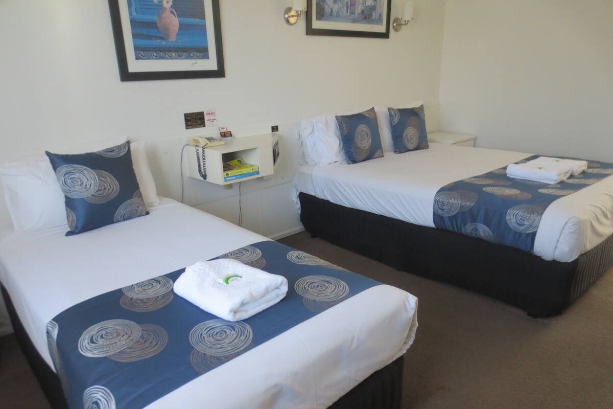 Iron/ironing board, free WiFi, bed sheets