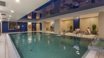 Indendørs pool