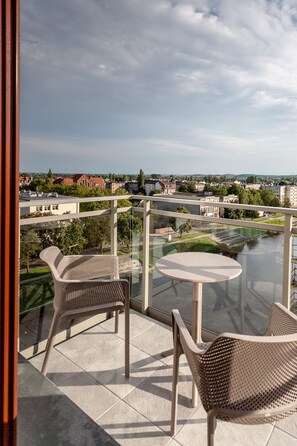 Deluxe Apartment, 2 Bedrooms, Balcony | 1 bedroom, premium bedding, free cribs/infant beds, free WiFi
