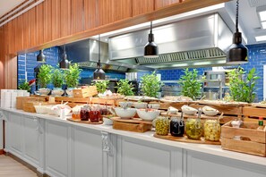 Dagelijks ontbijtbuffet (toeslag)